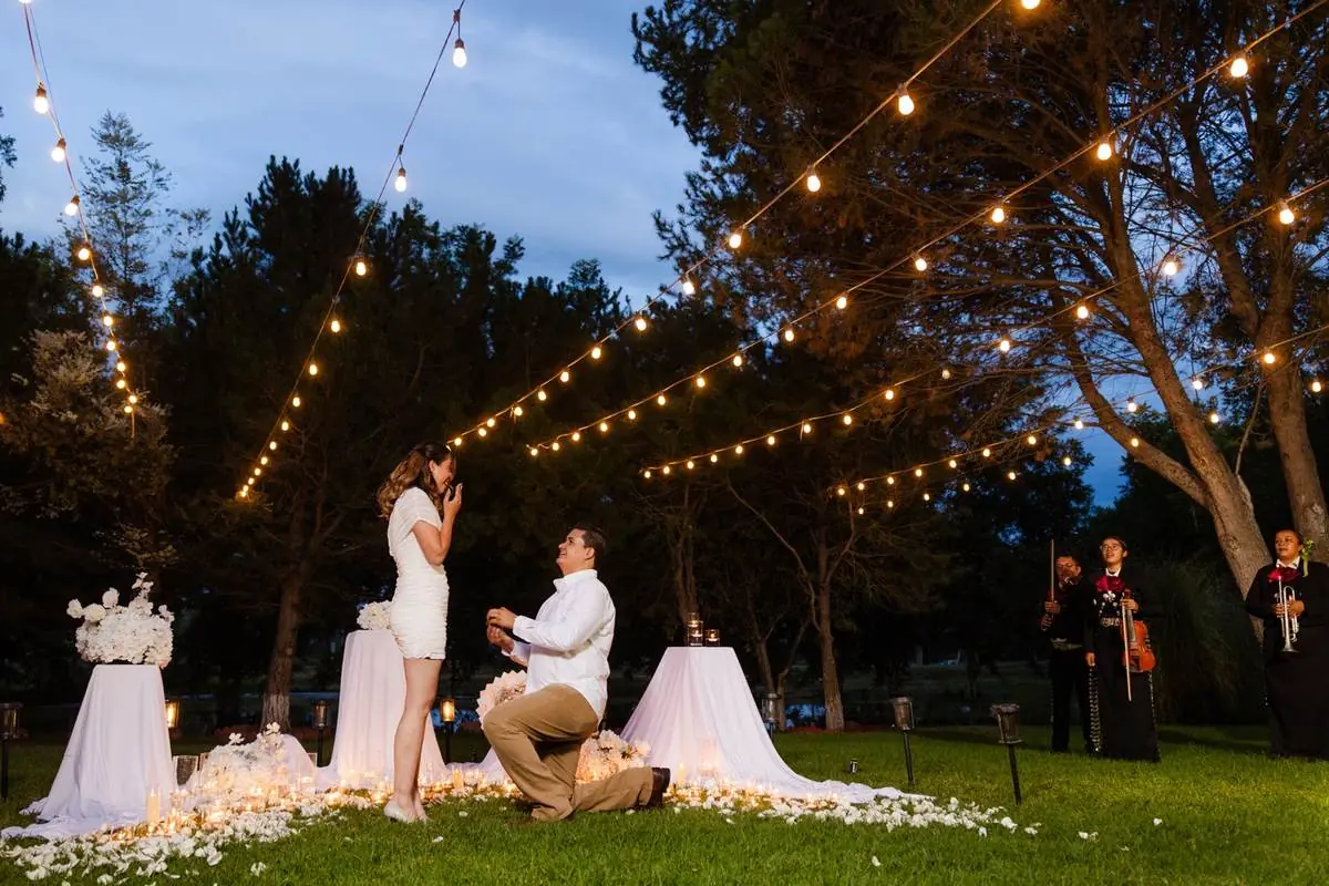 Pedida de matrimonio en La Nogalera — propuesta bajo las luces