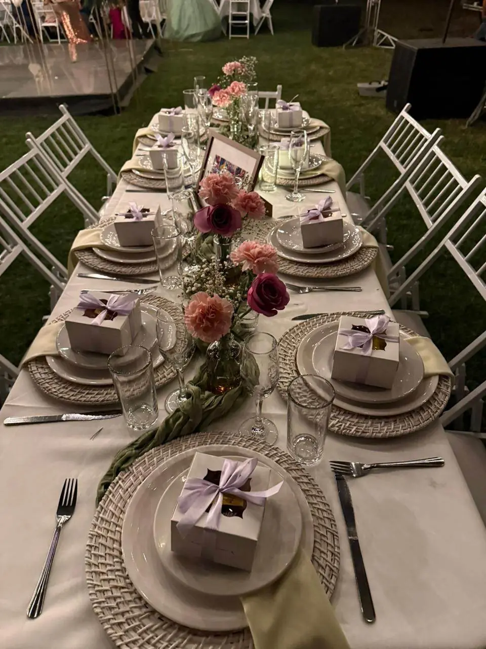 Montaje de mesa para celebración en La Nogalera